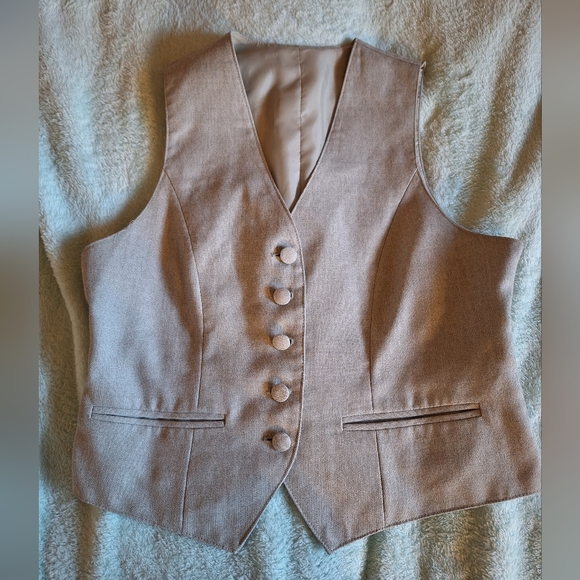 Vest - Picture 1 of 5